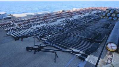 В Аравийском море задержали судно с крупной партией оружия