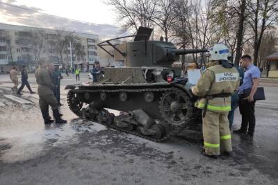 Ретро-танк загорелся во время репетиции парада Победы в Уфе