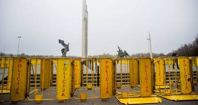 Полицейские закрыли доступ к памятнику Осовободителям Риги