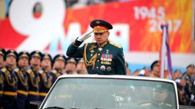 Министр обороны РФ поздравил ветеранов и военных с Днем Победы