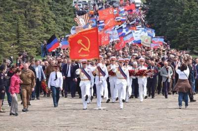 В Донецке проходит парад в честь 76-летия Победы в ВОВ