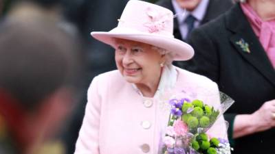 Королева Великобритании Елизавета II перенесла празднование Дня Победы