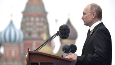 Владимир Путин назвал День Победы священным праздником