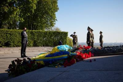 День победы над нацизмом: Зеленский почтил память погибших