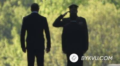 Зеленський та Єрмак поклали квіти до вічного вогню у парку Вічної Слави