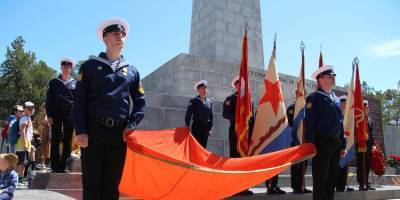 На Сапун-горе в Севастополе прошли две военно-исторические реконструкции