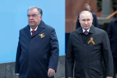 Путин на Красной площади поздравил ветеранов и россиян с Днем Победы