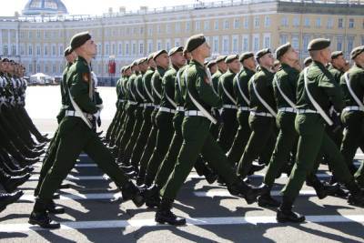 Во время празднования Дня Победы в Петербурге может нарушаться масочный режим