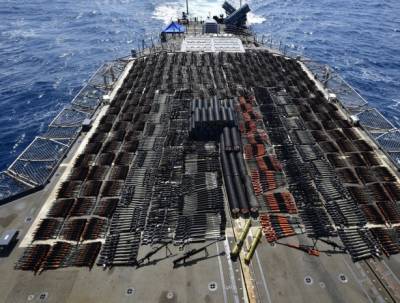 Американцы задержали судно с российским и китайским оружием