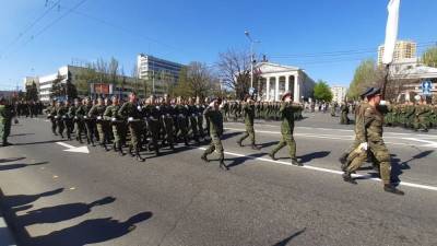 Военный парад в честь Дня Победы прошел в столице ДНР