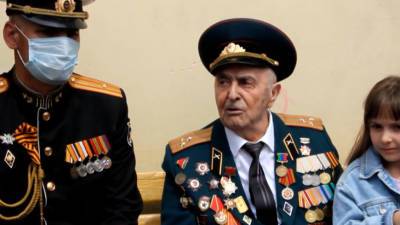 Морские пехотинцы поздравили 97-летнего ветерана из Дагестана, освобождавшего Болгарию и Чехословакию