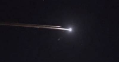 В Сети появились видео падения на Землю гигантской неуправляемой китайской ракеты - tsn.ua - Киев - Мальдивы - Оман