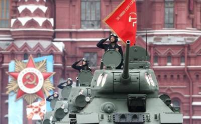 Колонна военной техники прошла по Красной площади на параде Победы