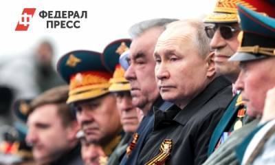 Путин помог ветерану во время парада Победы