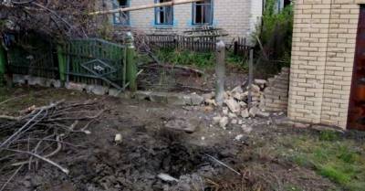 Оккупанты обстреляли Марьинку, повреждено шесть домов — штаб ООС (ФОТО)