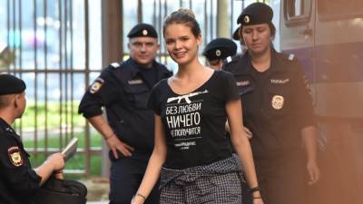 Участницу Pussy Riot арестовали, посчитав, что она хочет сорвать парад