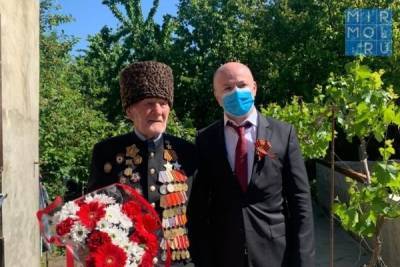 Председатель Комитета по госзакупкам Дагестана посетил ветерана ВОВ Ибрагим-Пашу Садыкова