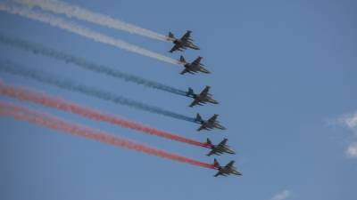 Видео авиационной части московского парада Победы опубликовано в Сети