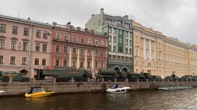 Военный парад в честь 9 Мая завершился в Петербурге