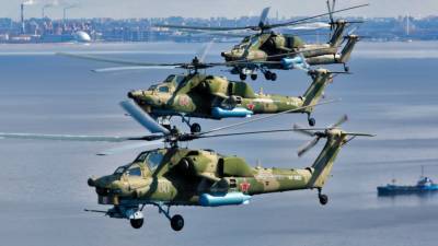 Пролет авиации над Петербургом завершил военный парад в честь Дня Победы