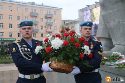 В Рязани прошла церемония возложения цветов и гирлянды Воинской славы