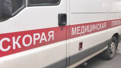 Иномарка врезалась в световую опору и "убила" двух жителей Волгограда