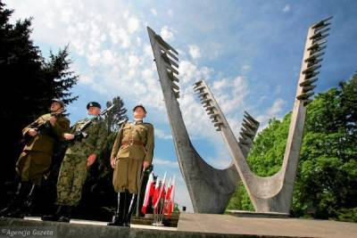 Русофоб-воевода возмущён, что польский мэр почтил память советских солдат