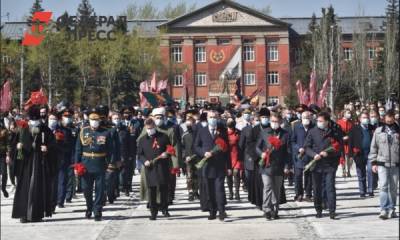 Военный парад прошел по центру Новосибирска в честь Дня Победы
