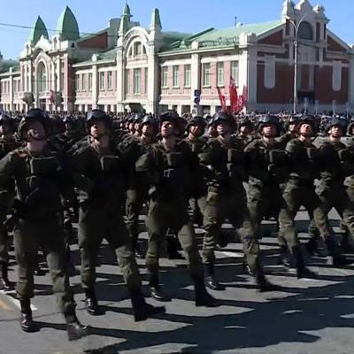 Парады в честь Дня Победы и народные гуляния проходят в регионах Сибири