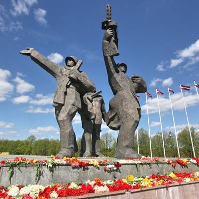 В Латвии перекрыли прямой доступ к памятнику освободителям Риги