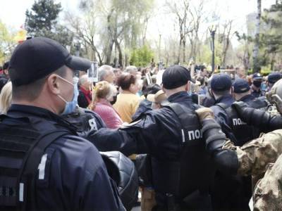 В Одессе произошли стычки между полицией и участниками "Бессмертного полка", есть задержаные