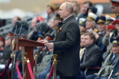 Путин сказал о попытках вновь «поставить на вооружение» идеологию нацистов