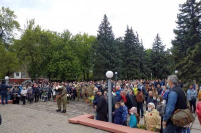 В Одессе и Славянске произошли потасовки на маршах «бессмертного полка»