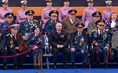Путин с трибуны на Красной площади пригрозил странам с агрессивными планами