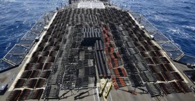 Американский военный корабль задержал судно с российским оружием в Аравийском море