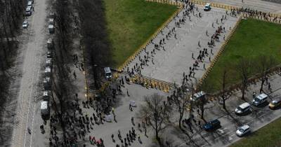 ФОТО: Полиция закрыла прямой доступ к памятнику в парке Победы, выявлен ряд административных нарушений