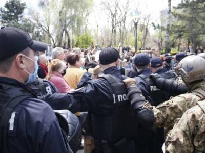 В Одессе произошла стычка между полицией и участниками акции «Бессмертный полк»