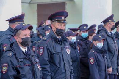 477 полицейских следят за общественным порядком в Псковской области 9 мая