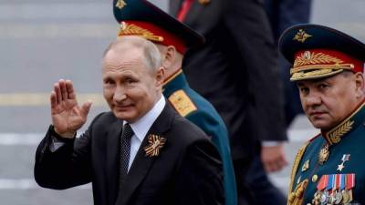 Путин во время парада в Москве рассказывал о "недобитых карателях" и "нацистах"