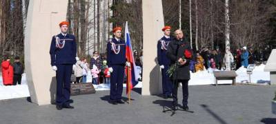Элиссан Шандалович в Костомукше почтил память бойцов, павших в Великой Отечественной войне