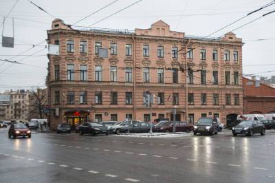 Суд арестовал петербуржца, пырнувшего ножом в школьницу