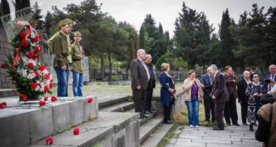 Глава секции интересов России возложил цветы на могилы погибших солдат