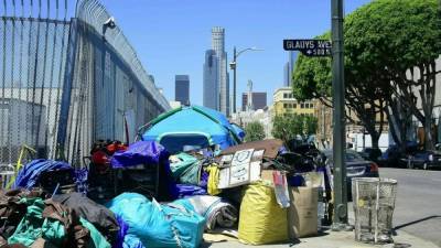 В Лос-Анджелесе бездомные оккупировали знаменитый пляж