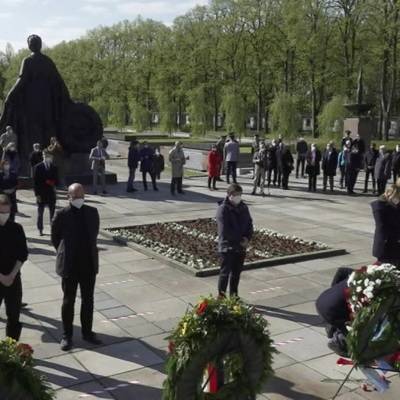 Минута молчания прошла в Берлине в честь Дня Победы