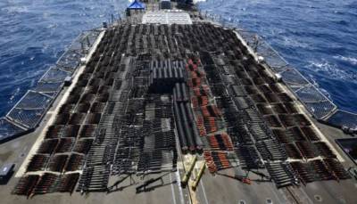 Крейсер США задержал партию российского и китайского оружия