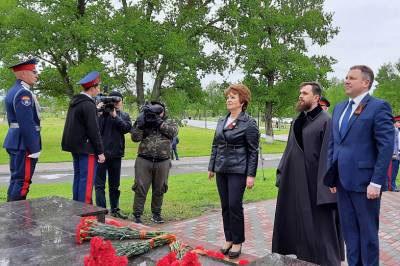 В Старочеркасской открыли памятный знак «Населенный пункт воинской доблести»
