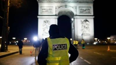 Нарушители карантина во Франции напали на полицию