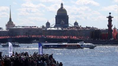 В Петербурге впервые состоялся водный парад «Бессмертная флотилия» — видео