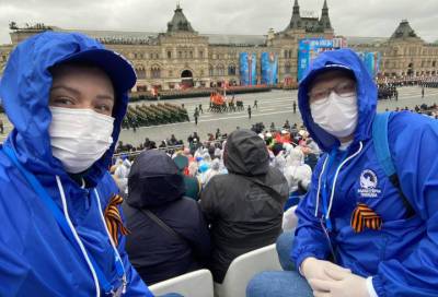 Три волонтера из Ленобласти представили регион на параде Победы в Москве