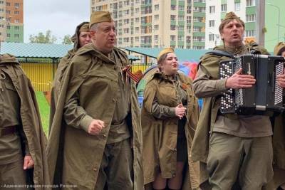 В День Победы в Рязани состоялась праздничная акция «Поем двором»